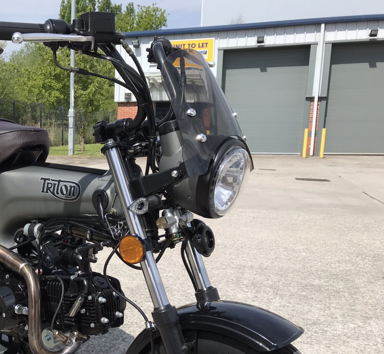 Small Smoked Screen or Windshield fits Honda Dax, Monkey, Gorilla and all Copies, 5'' to 6'' Round Headlight